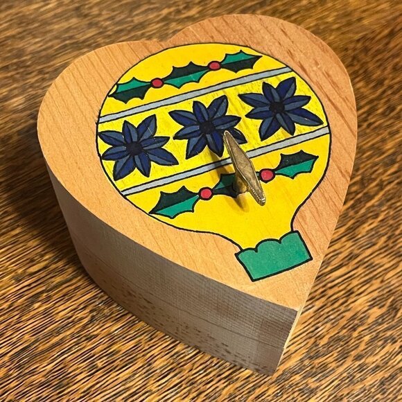 Christmas "Silent Night" Heart Shaped Music Box/Trinket/Keepsake Box - Handmade - Picture 2 of 12